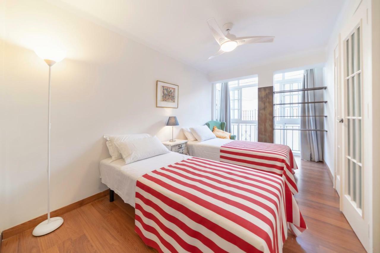 Apartamento En El Centro De 内尔哈 外观 照片